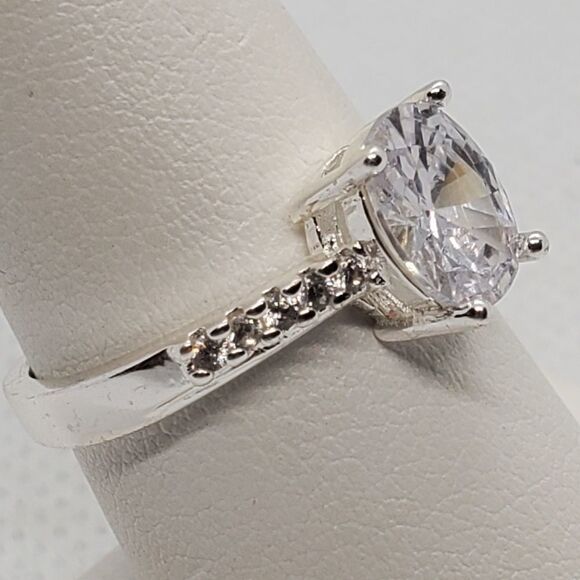 Silver Tone Rhinestone Ring (8) - Picture 2 of 6